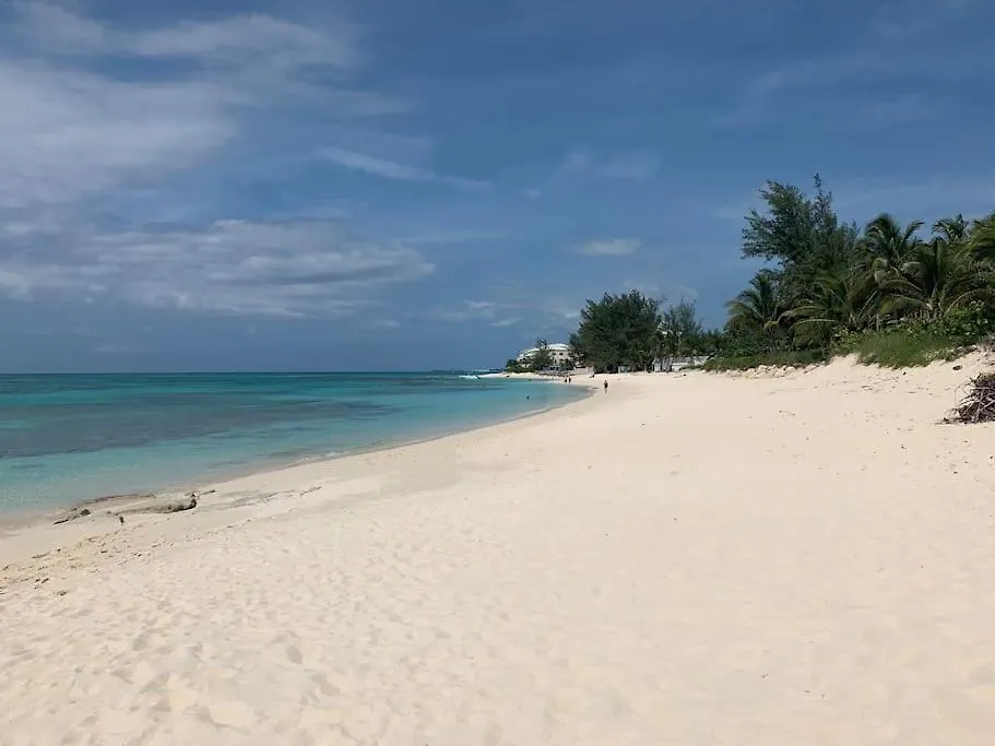 Beach'Nbarefoot Nassau Apartment